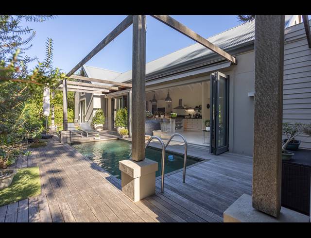 4 BEDROOM HOUSE TO LET IN CONSTANTIA
